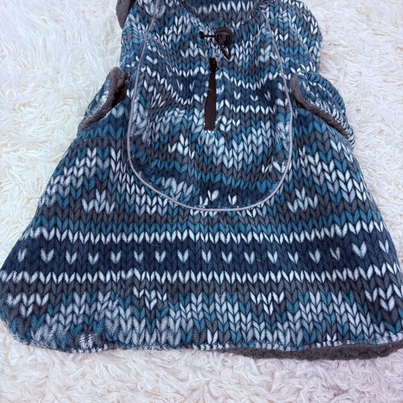 BERKSHIRE PET COLLECTION Blue and Gray Patterned fleece Dog Sweater size medium - Picture 6 of 12